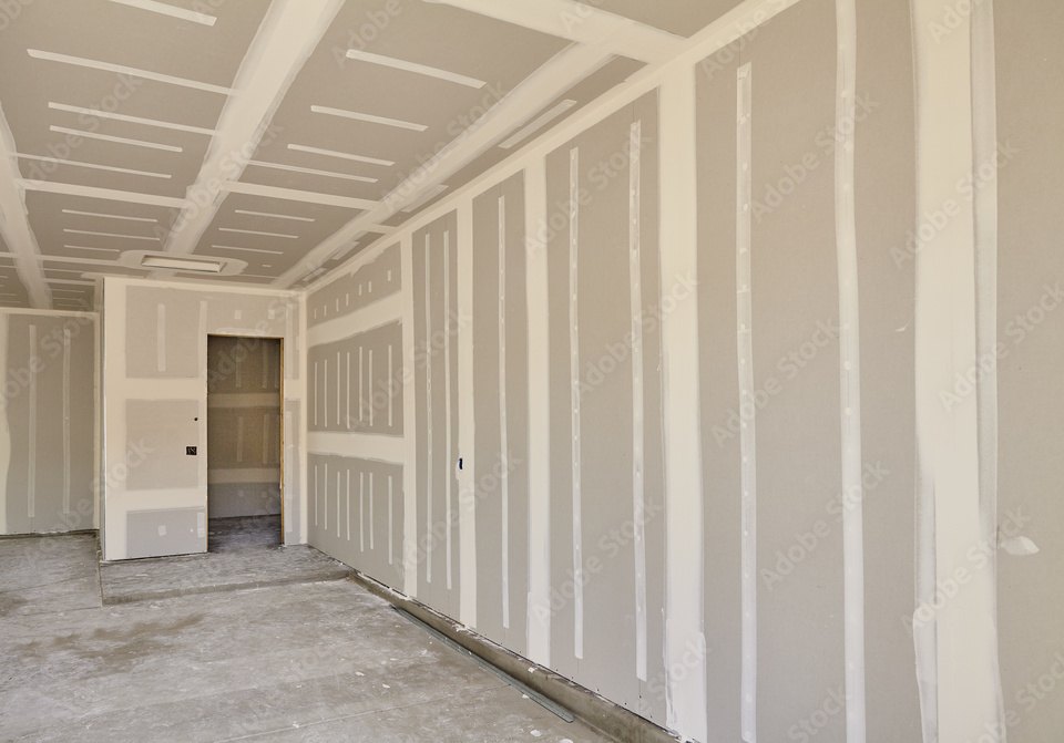 Präziser Fensteranschluss zwischen Klinker und Putz